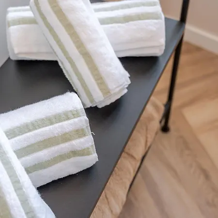 Premium Center Essence Apartment's - Walk Everywhere *